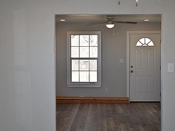 2nd image of 820-22 Avenue J