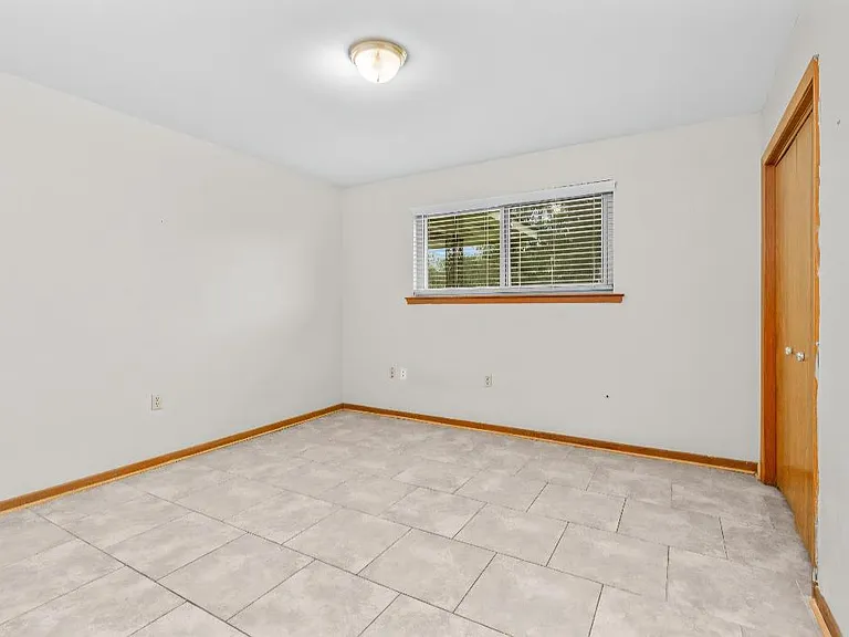5574 Houston Dr — Photo 9