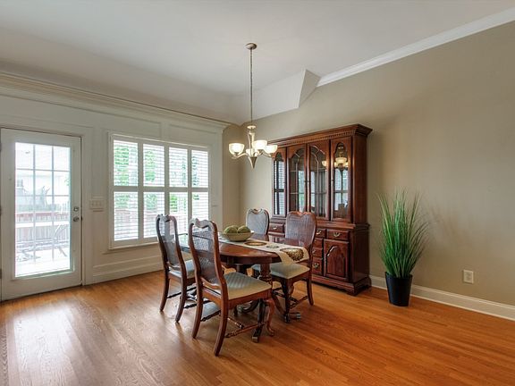 4th image of 5127 Green Acres Ln