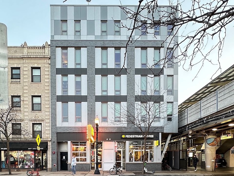 1st image of 941 W Belmont Ave #705