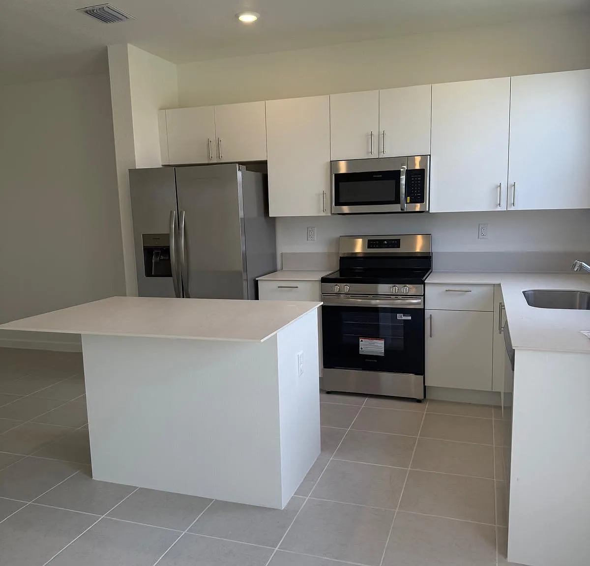 3 bed, 1334 sqft, $2,350 — Photo 2