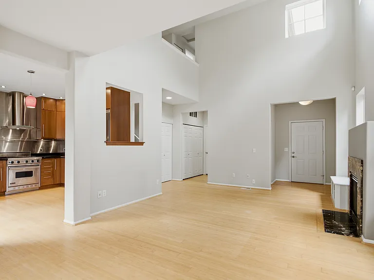 25023 SE 43rd Way — Photo 4
