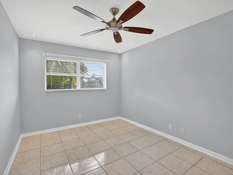 4051 NE 13th Ave #77 — Photo 19