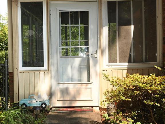 2nd image of 142 Edgewood Ln