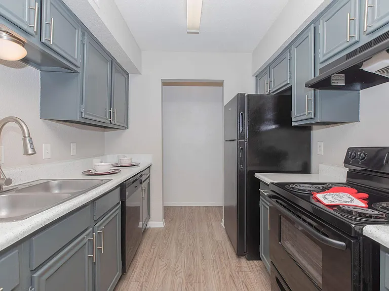 Waterford Grove Apartments — Photo 22