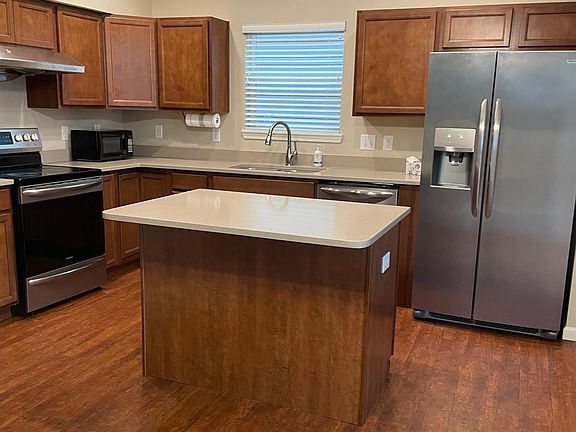 2nd image of 3120 Jasmine Ct