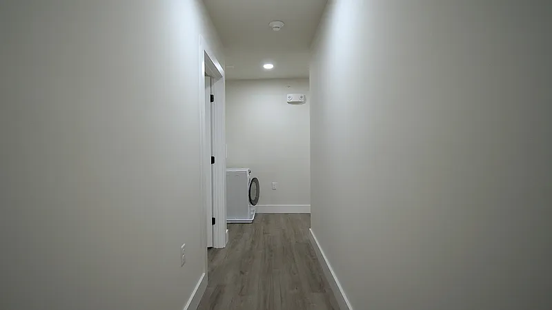 4 bed, 1.0 bath, $4,640 — Photo 3