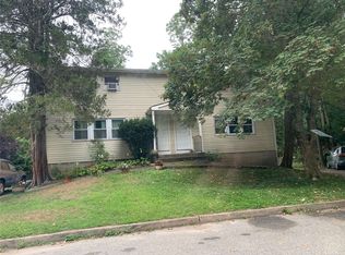 5 Euclid Rd, East Moriches, NY 11940