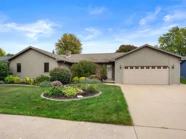1700 Penny Ln, Little Chute, WI 54140
