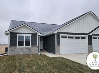 1010 Thomas Dr, Wayne, NE 68787