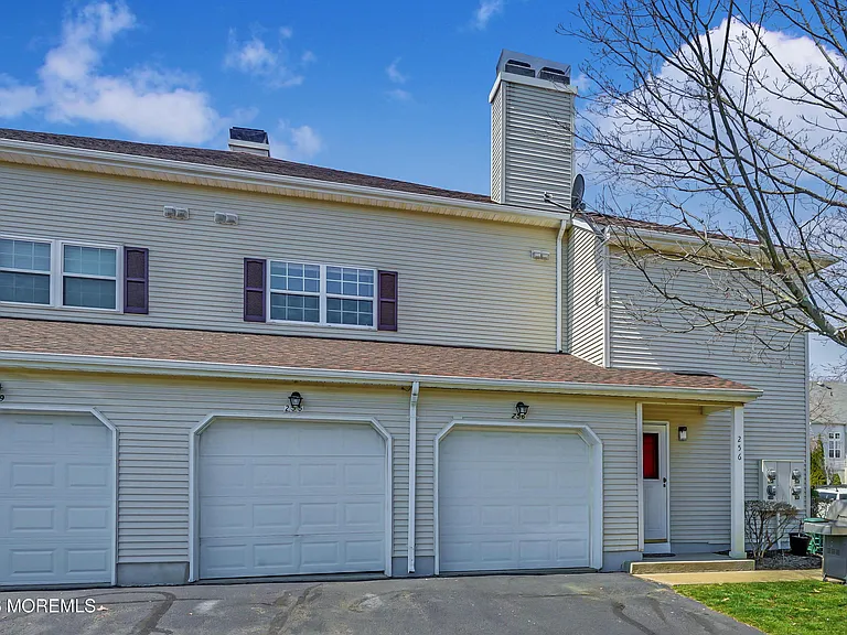 256 Tennis Ct — Photo 3