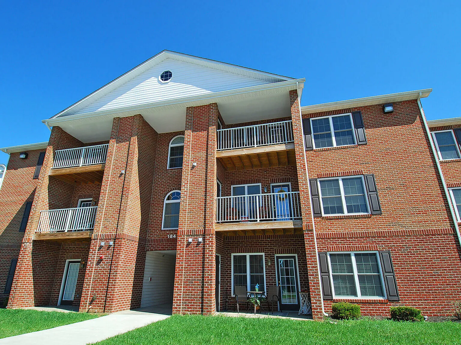 STONY POINTE — Photo 1