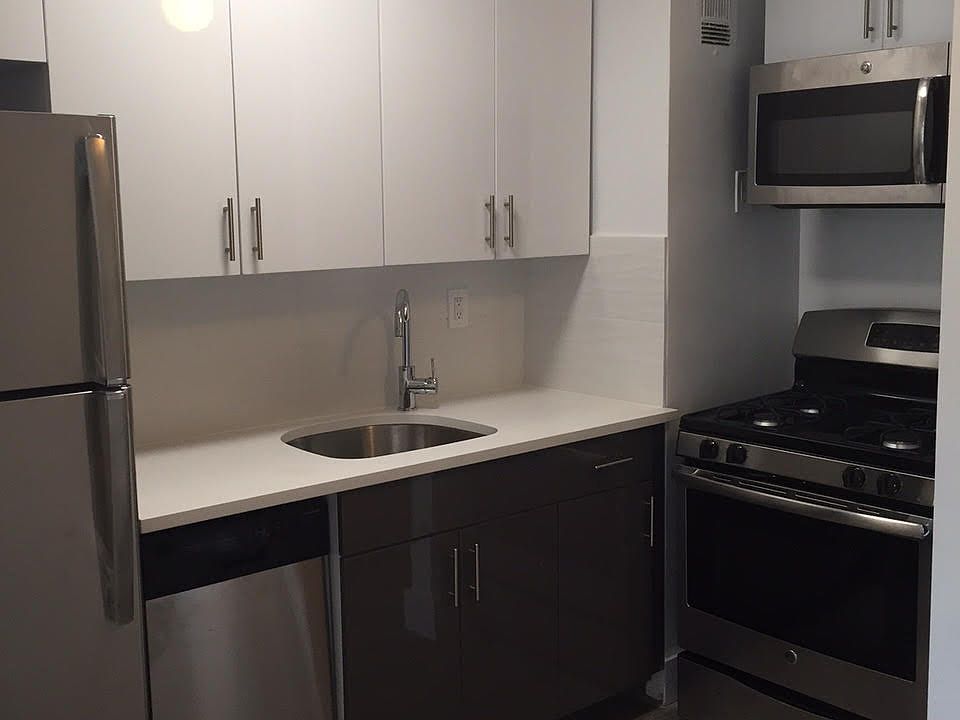 1st image of 13261 Sanford Ave APT 1B