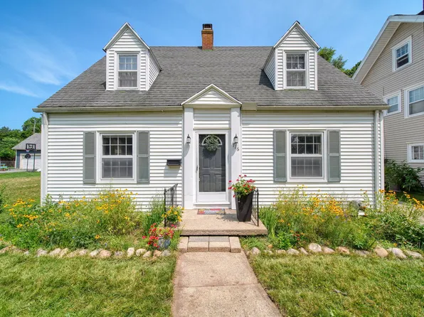 716 Woodfield Dr, Jackson, MI 49203