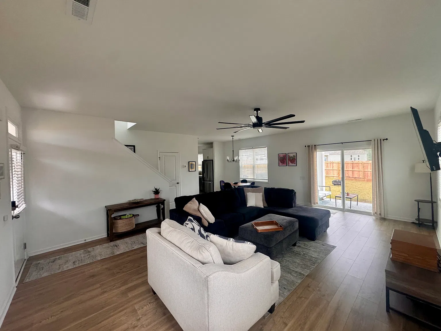 3 bed, 2.5 bath, 1588 sqft, $2,395 — Photo 4