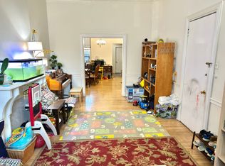 208 S 43rd St #1F, Philadelphia, PA 19104