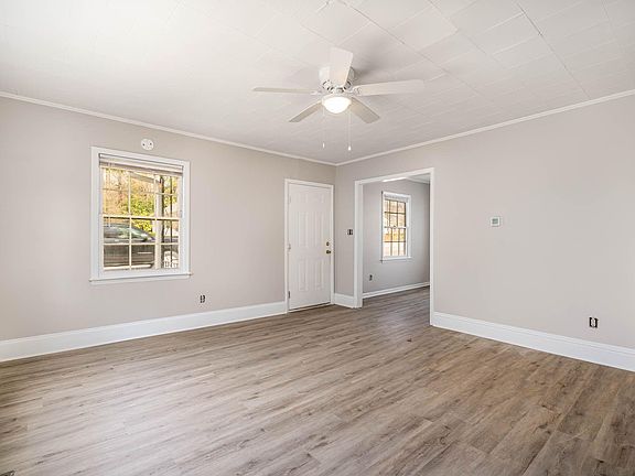 5th image of 617 W Garrison Blvd