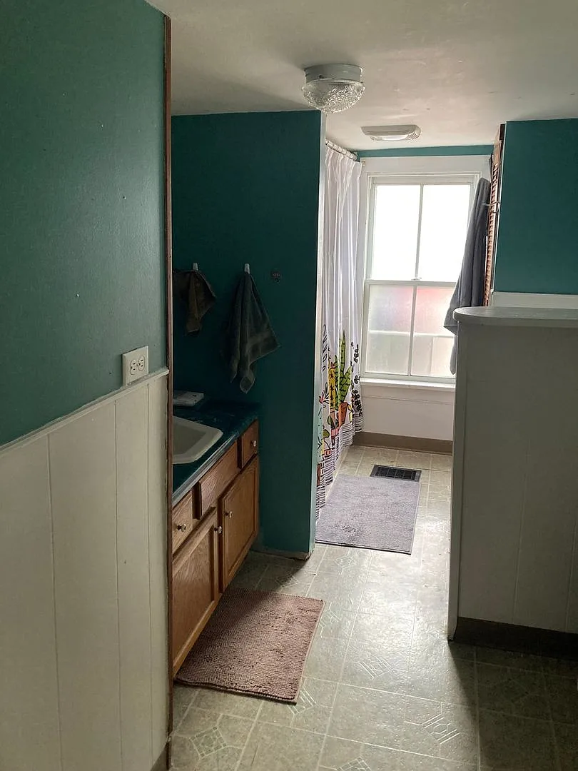 24 Monroe St, Burlington, VT | 5 Bedroom House Near UVM with Parking | June 2027 — Photo 2