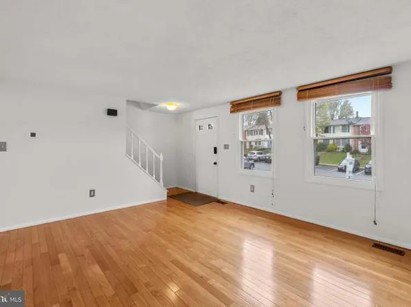 1724 Heather Ln, Frederick, MD 21702