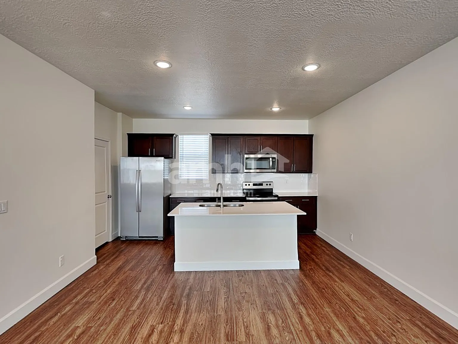3 bed, 2.5 bath, 1603 sqft, $2,155 — Photo 2