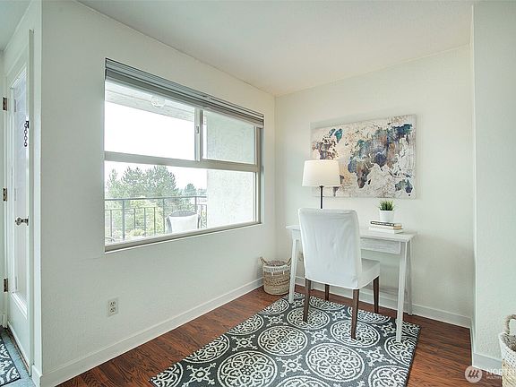 3rd image of 10106 Greenwood Avenue N #301