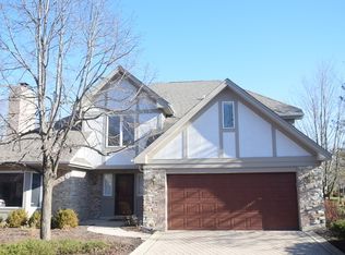 560 Rivershire Pl, Lincolnshire, IL 60069