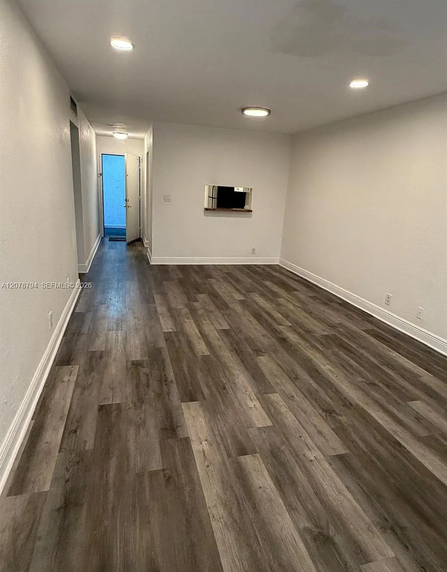 Doral Gardens Ii Condo — Photo 1