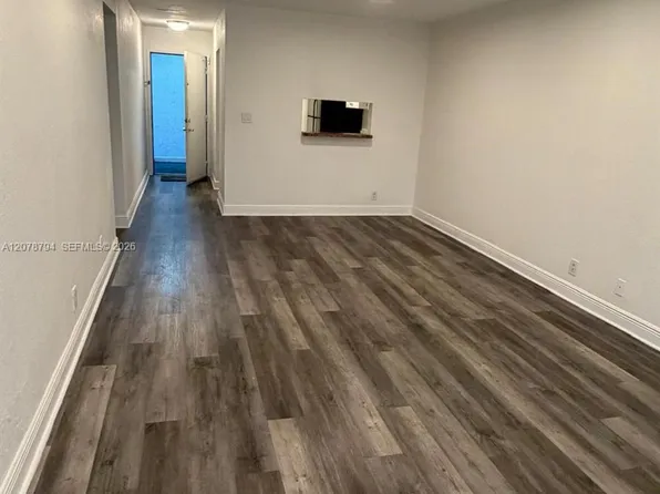5201 Geneva Way APT 311, Doral, FL 33166