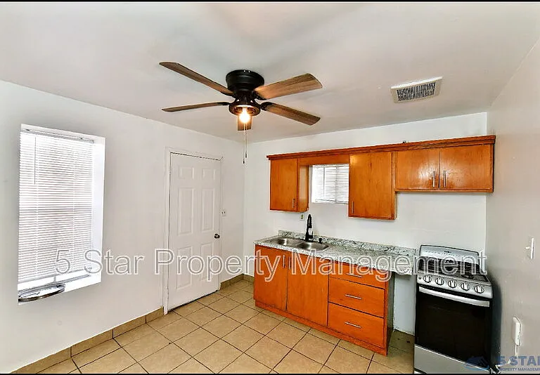 1908B Olive Ave — Photo 11