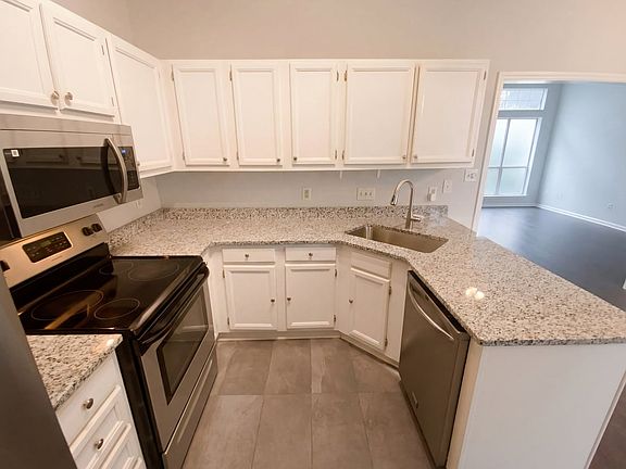 5th image of 2316 Linda Lou Ct