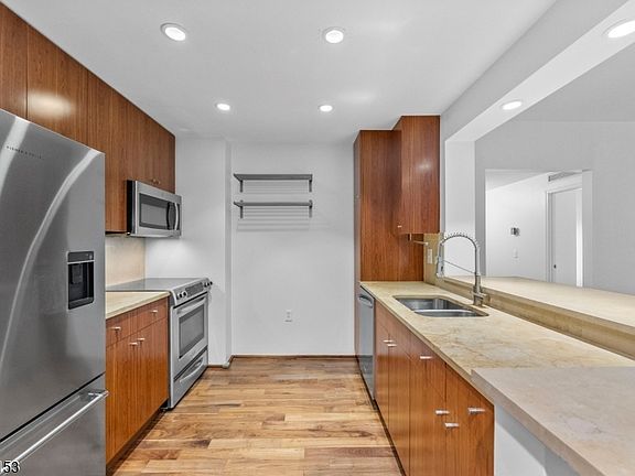 5th image of 3103 City Pl