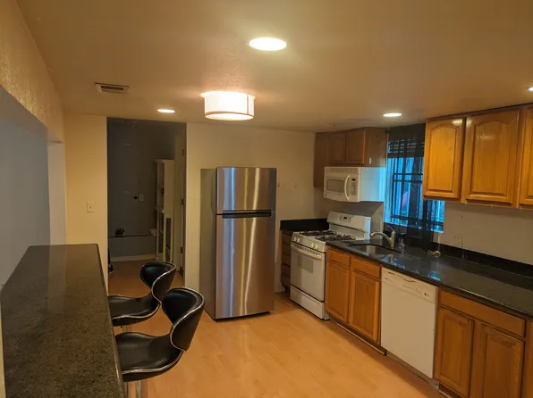 584 55th St #B, Oakland, CA 94609