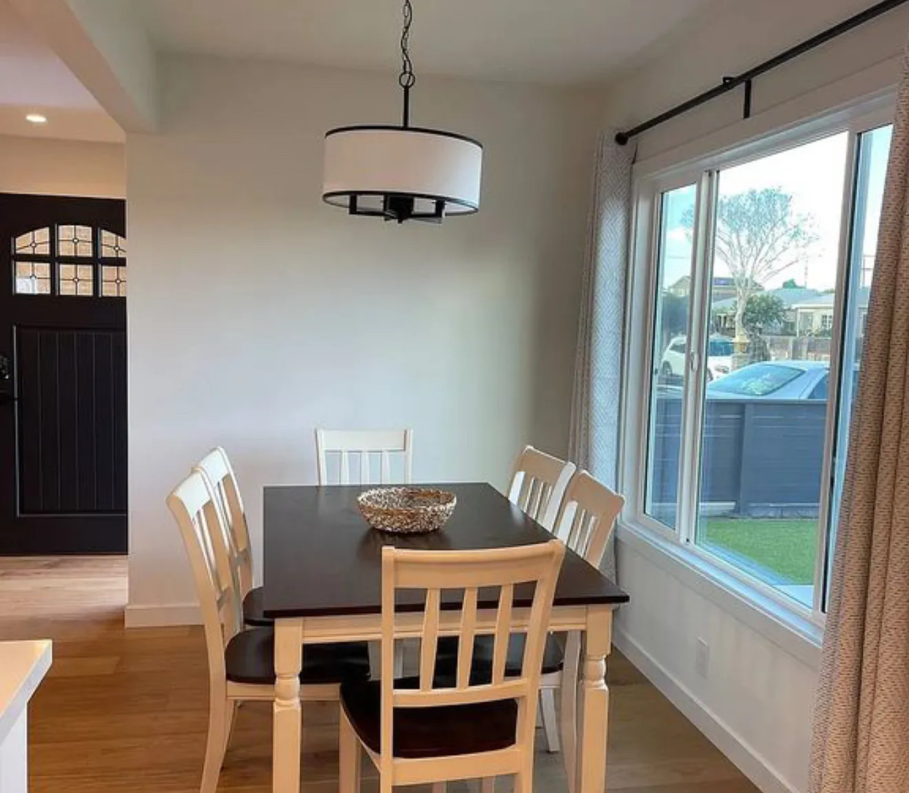 3 bed, 1148 sqft, $6,950 — Photo 3