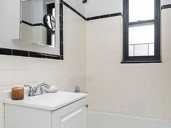 4th image of 208 E 70th St APT 3B