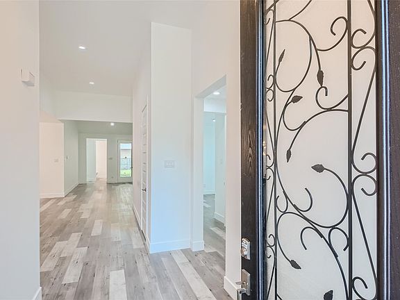 3rd image of 2940 Henry Rd