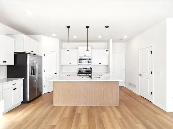 1068 Annacotte Ln, Rosemount, MN 55068