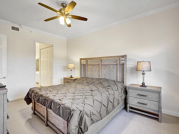 2nd image of 3600 Oaks Clubhouse Drive #408
