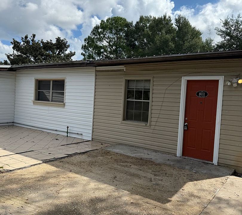 2nd image of 811 Patio Rd