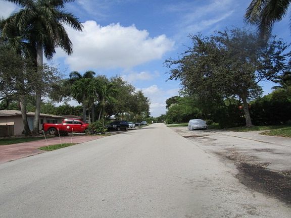4th image of 10627 NE 10th Pl