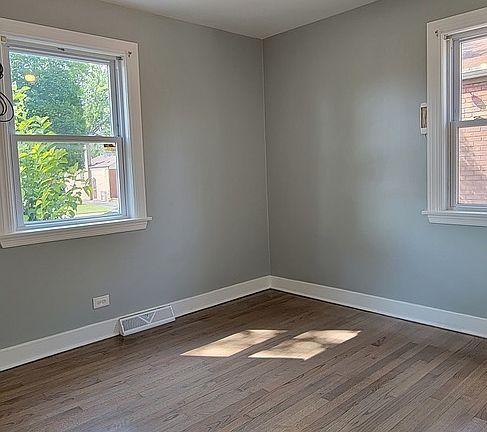 4th image of 249 Linden Ave