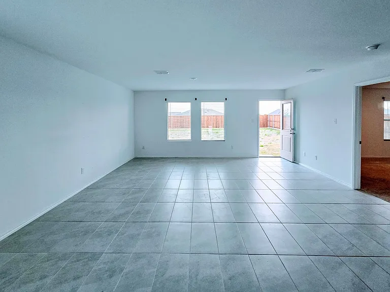 2828 Eppright Dr — Photo 3