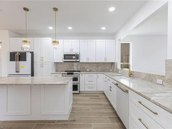 9217 Troon Lakes DR, NAPLES, FL 34109