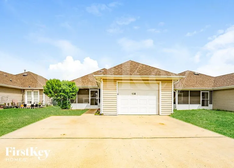 138 Village Dr — Photo 15