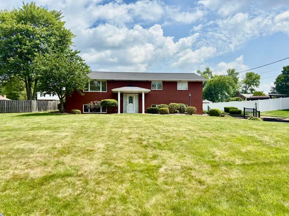 84 Saint Andrews Dr, Beaver Falls, PA 15010