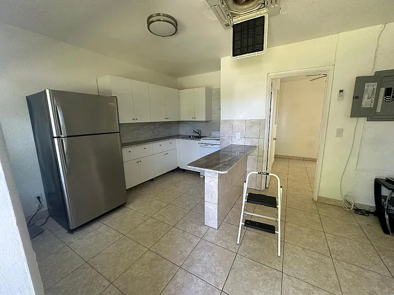 713 NE 3rd St — Photo 8