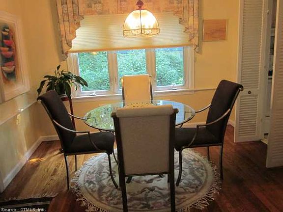 4th image of 266 Marvelwood Dr