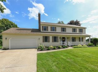2070 Sand Run Knolls Dr, Akron, OH