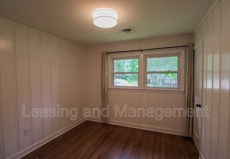 927 Holly Ct — Photo 11