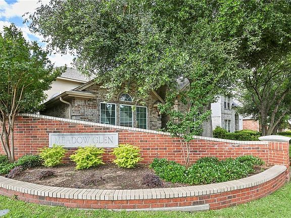 3rd image of 3596 Briargrove Ln