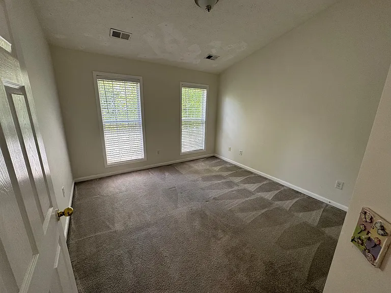 504 Thames Cir — Photo 86